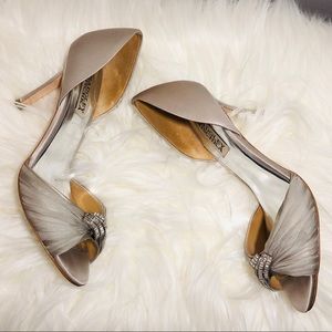 BADGLEY MISCHKA Jennifer Silver Sequin Peep Toe